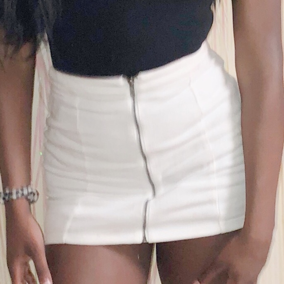 FOREVER 21 ZIP UP MINI SKIRT - Picture 2 of 2